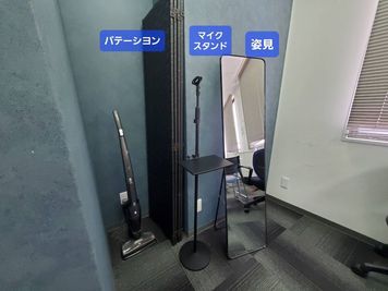 《VILLENTBiz神戸元町》 《40名 セミナールーム》最大48席（8名会議室付）の室内の写真