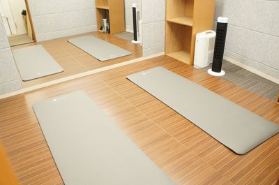 ヨガやピラティスの個人レッスンに最適です。広すぎないプライベート空間。 - はいから個室スタジオ　大森店 Cスタジオ／個人練習専用の個室～楽器・ダンス・ バレエ・ ヨガの室内の写真