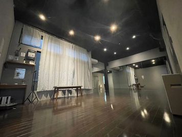メインフロア（更衣室側） - DANCE SPACE 365 八王子店 🎉✨1周年記念✨DANCE SPACE 365【八王子】の室内の写真