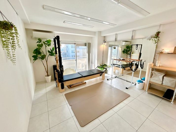 リフォーマー/タワー/ラダーバレルチェア完備！ピラティススタジオ - VERT Pilates Studio