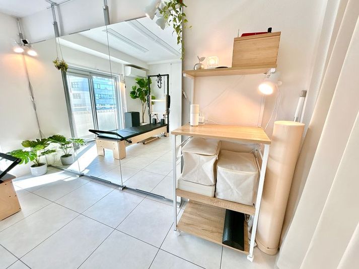 リフォーマー/タワー/ラダーバレルチェア完備！ピラティススタジオ - VERT Pilates Studio