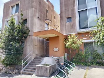 スペイシャス緑地公園 WAHAHA RENTAL GYM 大阪・緑地公園駅前店の外観の写真