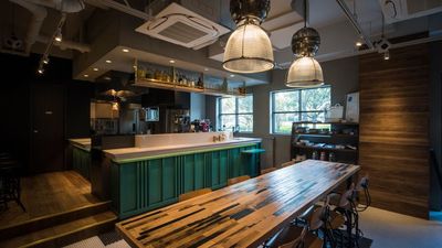 キッチン撮影シーンにも最適なオープンキッチン - ワールドネイバーズカフェ清澄白河 ランドリー併設型カフェの室内の写真