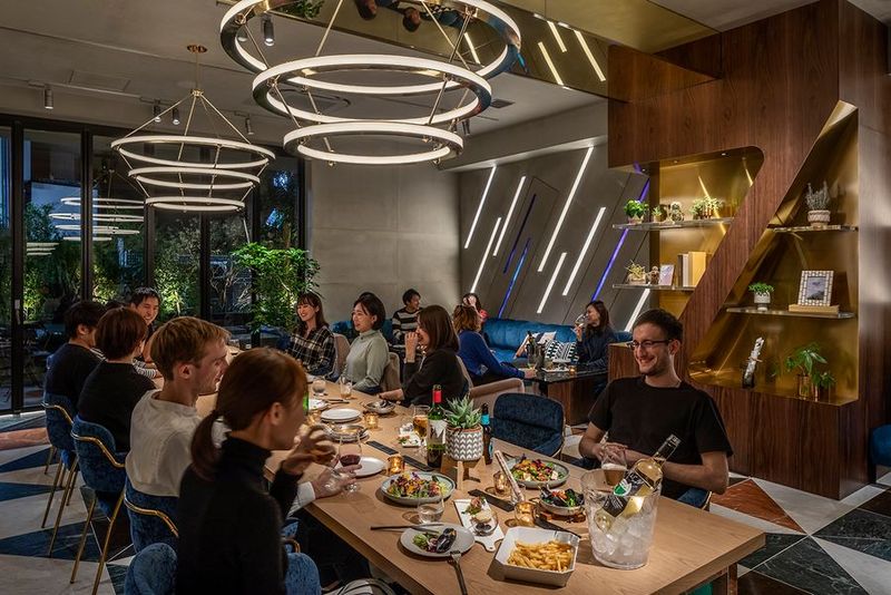 ホテル1階レストラン/カフェ/バーラウンジ - slash cafe&bar川崎