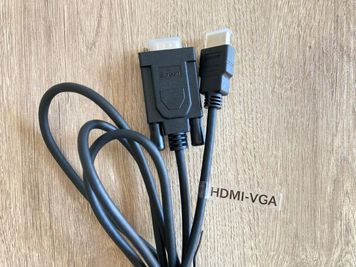 パソコンとプロジェクターを接続するHDMI -VGAケーブル - space HIRO馬喰町貸し会議室 貸し会議室の設備の写真