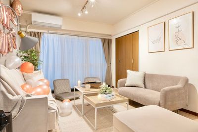 ゆったりとしたソファで女子会にもおすすめ💕 - パーティールームAivic池袋西口の室内の写真