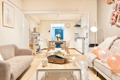 大人数でもくつろげる広々スペース✨ - パーティールームAivic池袋西口の室内の写真