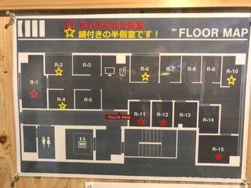 神戸駅前コワーキングスペース Suki_ma（スキマ） 【R-15】 ２名料金_広い完全個室ブース_神戸駅前スキマの室内の写真
