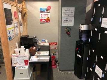 美味しいデロンギ珈琲が1日100円で飲めます。 - 神戸駅前コワーキングスペース Suki_ma（スキマ） 【R-15】 ２名料金_広い完全個室ブース_神戸駅前スキマの設備の写真