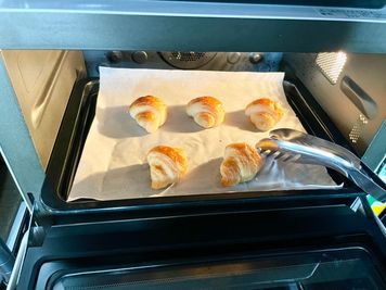 オーブンレンジがあるので、焼き立てのパン祭りなどいかがでしょう？＾＾ - わくわくスペース　あつまるべ キッチン付きレンタルスペースの設備の写真