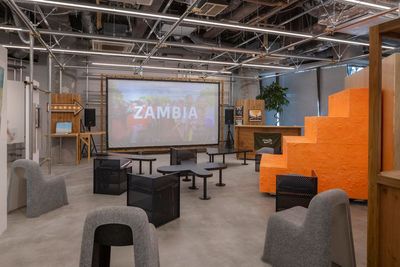ZONE④大型スクリーン利用可 - 東急プラザ表参道原宿5階　LOCUL 【ZONE④】東急プラザ表参道「オモカド」内イベントスペースの室内の写真