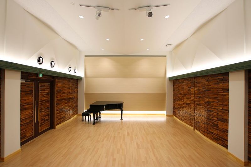 グランドピアノがある音楽ホール。 - 永江楽器水戸音楽ホール「アリエット」 音楽ホール、スタジオの室内の写真