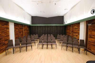 最大45席可能 - 永江楽器水戸音楽ホール「アリエット」 音楽ホール、スタジオの室内の写真