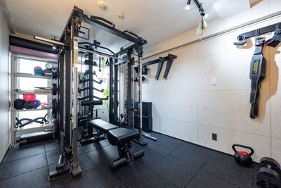 ・5INマルチラック（forte fitness社製）
・プレート120kg
・ラットプルアタッチメント5種 - WHITEGYM恵比寿店の室内の写真