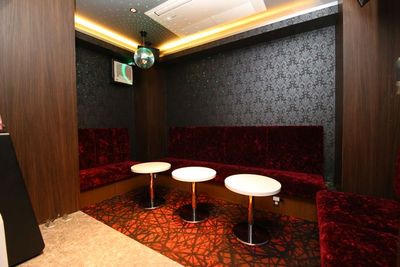 防音個室も完備 - Dazzle ドラマ・CM等の撮影も多数！カラオケ付の貸切飲食プランも好評！の室内の写真