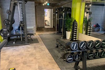 【レンタルジム】赤坂駅から徒歩1分！低価格で24時間いつでも貸し切りで本格マシンが使い放題！ - BUZZ LABO　レンタルジム　STUDIO BUZZ