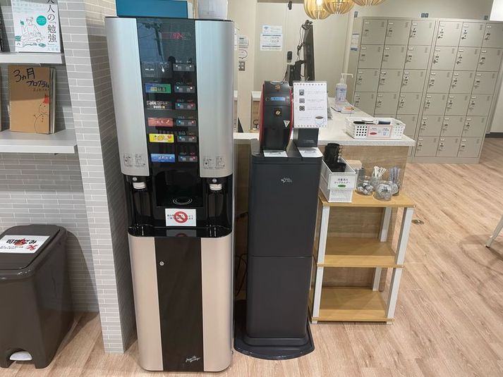 ラウンジスペース(2F) - 勉強カフェ虎ノ門スタジオ