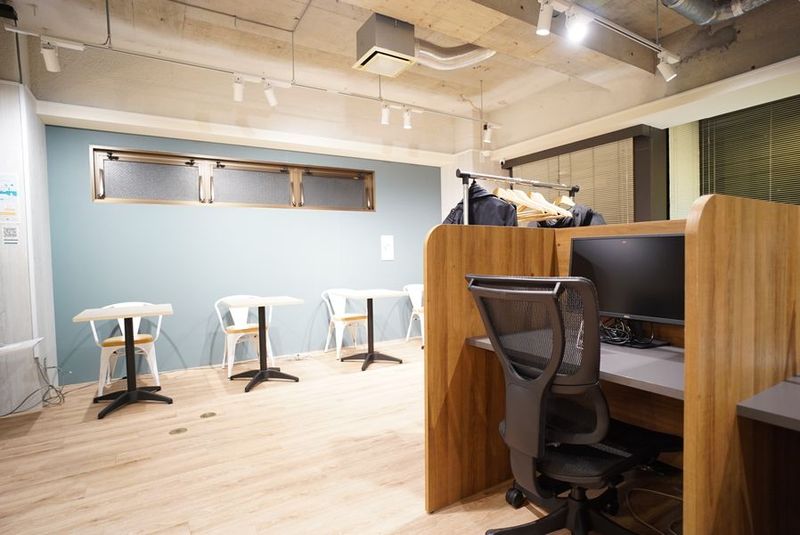 ラウンジスペース(2F) - 勉強カフェ虎ノ門スタジオ