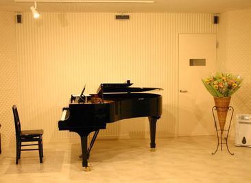 発表会にもご利用いただけます。 - スタジオリリタ 音楽サロン・スタジオリリタ(1名平日利用の場合)の室内の写真