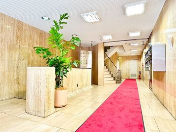 広々としたエントランス🎵 - 銀座ユニーク貸会議室5丁目店 G401 カンファレンスルームの入口の写真