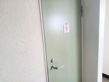 初台駅徒歩3分のレンタルサロン「ユーサロン初台」 ユーサロン初台｜セラピストの練習・研修 ・パーソナルカラー診断の室内の写真