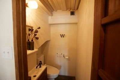 トイレは広々。 - WORK SHOP BOHOインテリアなアトリエ＆カフェの室内の写真