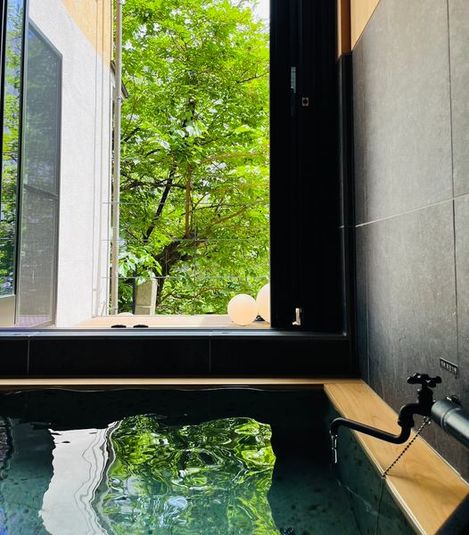 180㎡ 一軒家/天然温泉&室内足湯/大型キッチン/カラオケ - THE BENIYA 湯河原