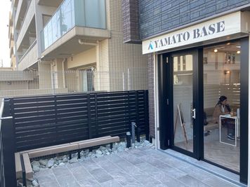 天気の良い日はテラスを食事等で自由にご利用ください。 - YAMATO BASE 大和西大寺 コワーキング（EAST） 【１名】パーソナルブース羅城門☆高速Wi-Fi！ウェビナーに最適のその他の写真