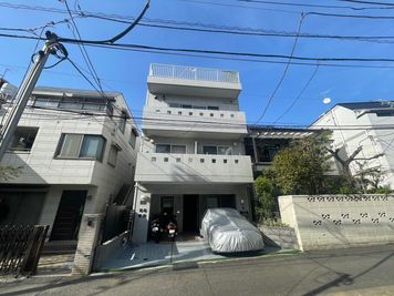 こちらの建物の2階になります。 - minoriba_乃木坂駅西店 レンタルサロンの外観の写真