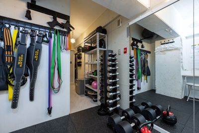 WHITEGYM渋谷2号店の室内の写真