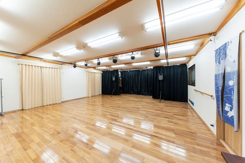 【音響、照明等の機材を完備】広々としたスペースのスタジオ　月兎園 - 【音響、照明、配信機材を完備】広々駐車場、スペースの月兎園