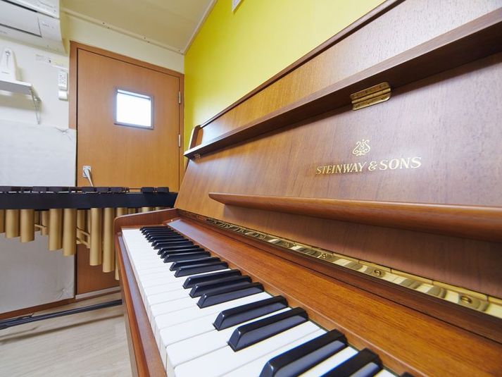 【フロア専有】防音スタジオ／Eルーム【駅２分】WIFI有 - スポロスタジオ【溝の口駅徒歩２分】🎹ピアノ📶高速WIFI