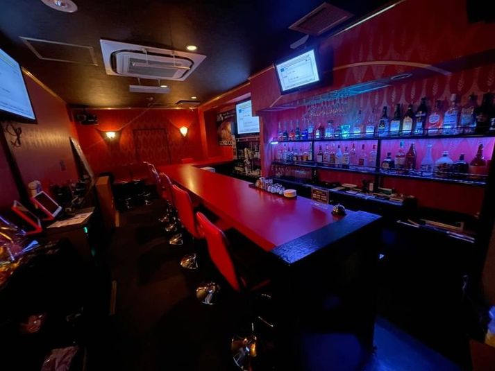 Bar Vermelho カラオケ付きバースペース　飲み放題プランも付けられますの室内の写真