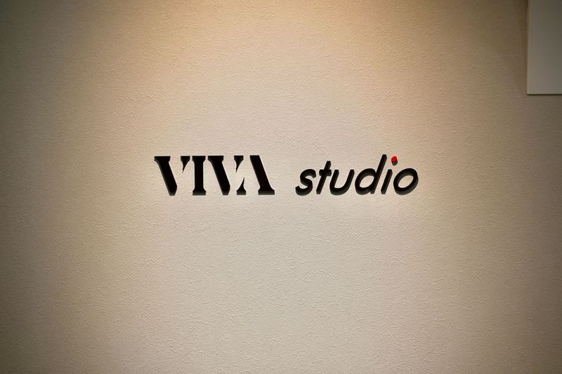☆人気★白ホリ×自然光｜西区駅近34坪フォトスタジオ - レンタルスペース「Viva Studio」