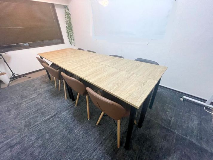 WiFi備品全無料貸出の多目的室・ルーム617 - 新大阪駅の東口10秒のレンタルスペース/会議室【SS新大阪】