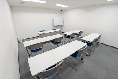 研修室内観 - JEC日本研修センター江坂 研修室の室内の写真