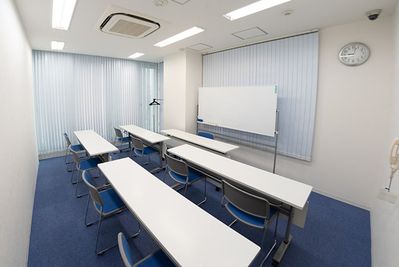 研修室内観 - JEC日本研修センター江坂 研修室の室内の写真