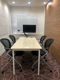 神田駅から徒歩2分！４名用会議室。テレワーク中のWEB会議に便利。高速Wi-fi、ホワイトボード、モニター完備。 - Connect-Lounge神田