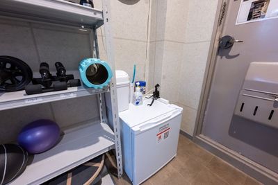 ・水販売　¥100/1本（現地pyapay払い） - WHITEGYM池袋店 WHITEGYM池袋店/レンタルジムの室内の写真