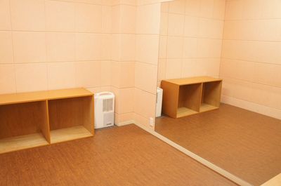 無料オプションのフローリング仕様をリクエストすればヨガやピラティスなどの個人使用が可能です。 - はいから個室スタジオ　大森店 Bスタジオ／個人レッスン専用の個室～楽器・ダンス・バレエ・ヨガの設備の写真