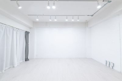 2024/3/14リニューアル！　白壁レンタルフォトスタジオ　◆最安プラン1,750円／時◆　様々な用途で利用可/メイクルーム有 - jaru studio