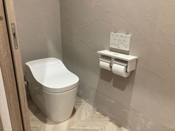 きれいにご利用いただきましてありがとうございます。
トイレは男女共用です。 - YAMATO BASE 大和西大寺 【１名】パーソナルブース朱雀門☆高速Wi-Fi！ウェビナーに最適のその他の写真