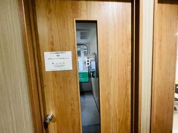 いいオフィス中野 【中野駅から1分】6名会議室（RoomB）の室内の写真