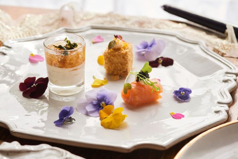 アンティークが随所に薫るレストラン - ST.MARGARET WEDDING