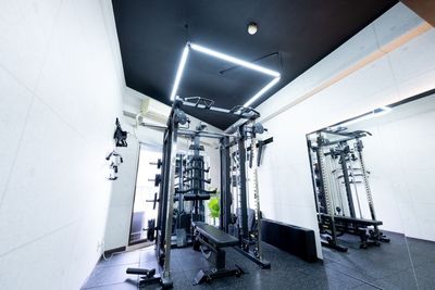 ・5INマルチラック（forte fitness社製）
・プレート120kg
・ラットプルアタッチメント5種 - WHITEGYM五反田店の室内の写真