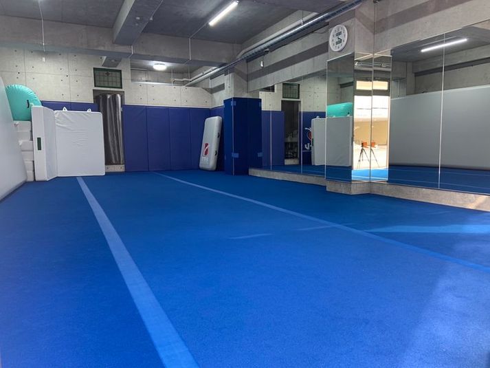 【七隈駅2分】アクロバットやダンスの練習にぴったりなスタジオ - バクトレ福岡店
