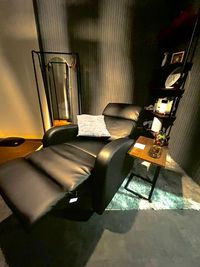 サロンルームMON 完全個室リクライニングソファ、マット完備ルームの室内の写真