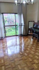 お庭のみえる静かなお部屋です - 代田スタジオ 【代田スタジオ】練習室・セラピールーム・小発表会・ミーティングにの室内の写真
