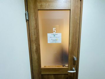 いいオフィス中野 【中野駅から1分】2名個室（ブース5）の室内の写真