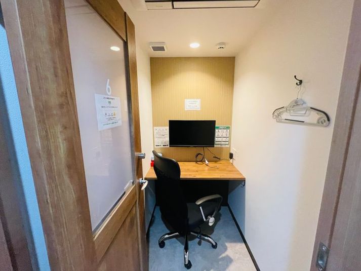 いいオフィス中野 【中野駅徒歩1分】1名個室（ブース6）の室内の写真